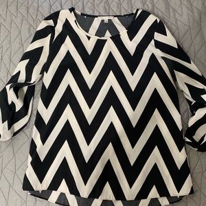 Moa moa black and white shirt